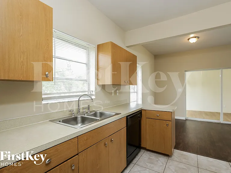 22363 Catherine Ave — Photo 6