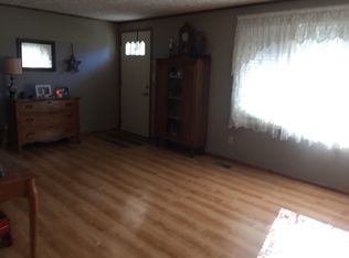 4455 Walnut Hill Rd, Kell, IL 62853