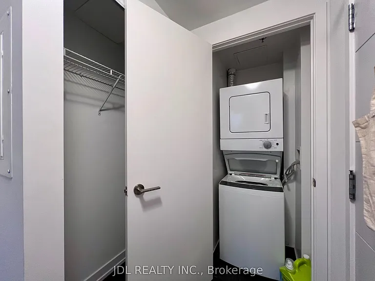 203 College St #402 — Photo 15