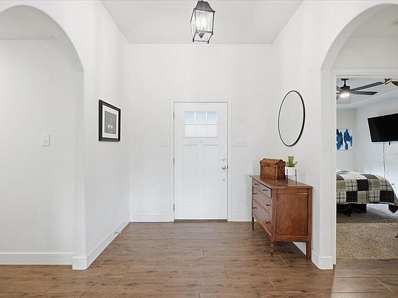 3rd image of 6032 96th St