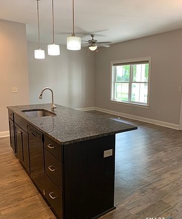 4th image of 102 Edgewater Cir #C