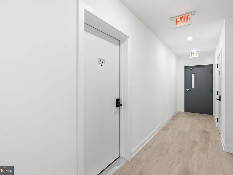 209 New St #6B — Photo 2
