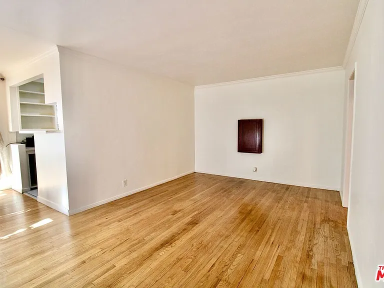 4336 Laurel Canyon Blvd — Photo 9
