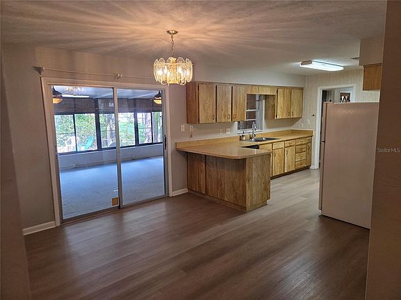 4th image of 909 NW 39TH STREET