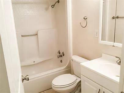 1552 Coombs Dr #2 — Photo 5