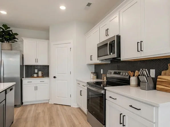 3600 Heartland Dr, Columbia, TN 38401