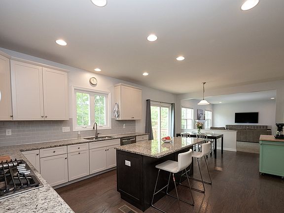 5th image of 151 Farrington Ave #0