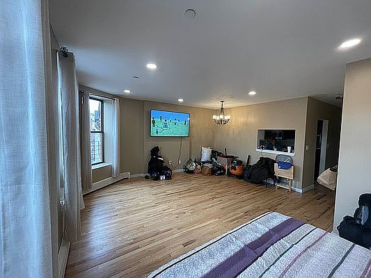 3rd image of 237 W 134th St APT 4W
