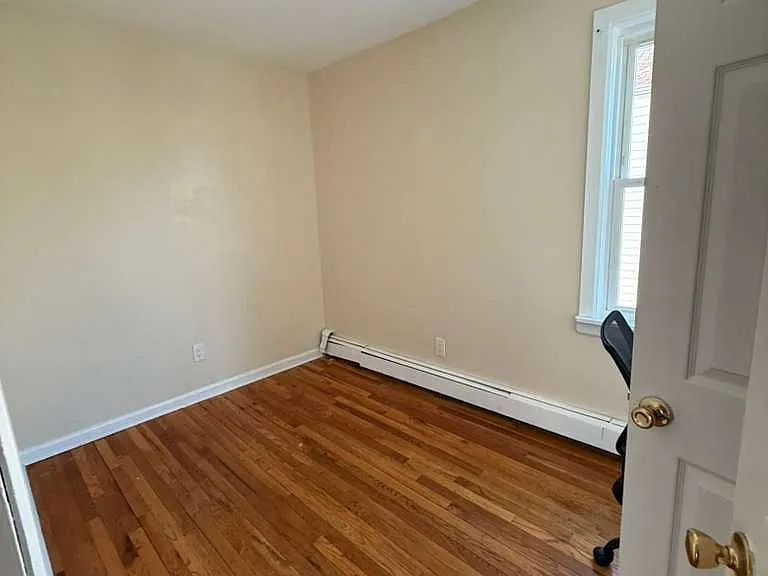 14-18 Gipson St #2 — Photo 3