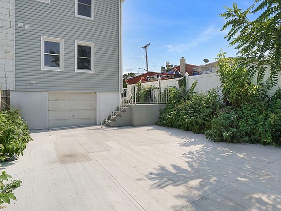 4th image of 190-13 109th Road