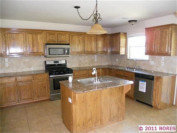 3rd image of 13642 S Poplar Pl E