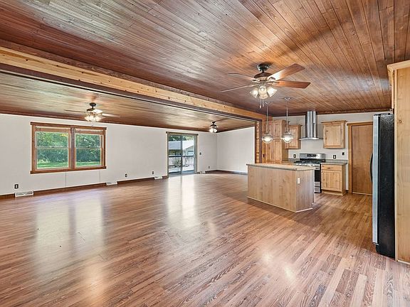4th image of 35630 Linden Ln