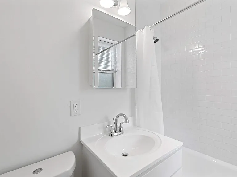 Kilsyth Hall Apartments — Photo 30