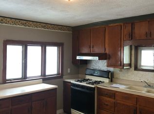 34 Cayuga St, Clyde, NY 14433