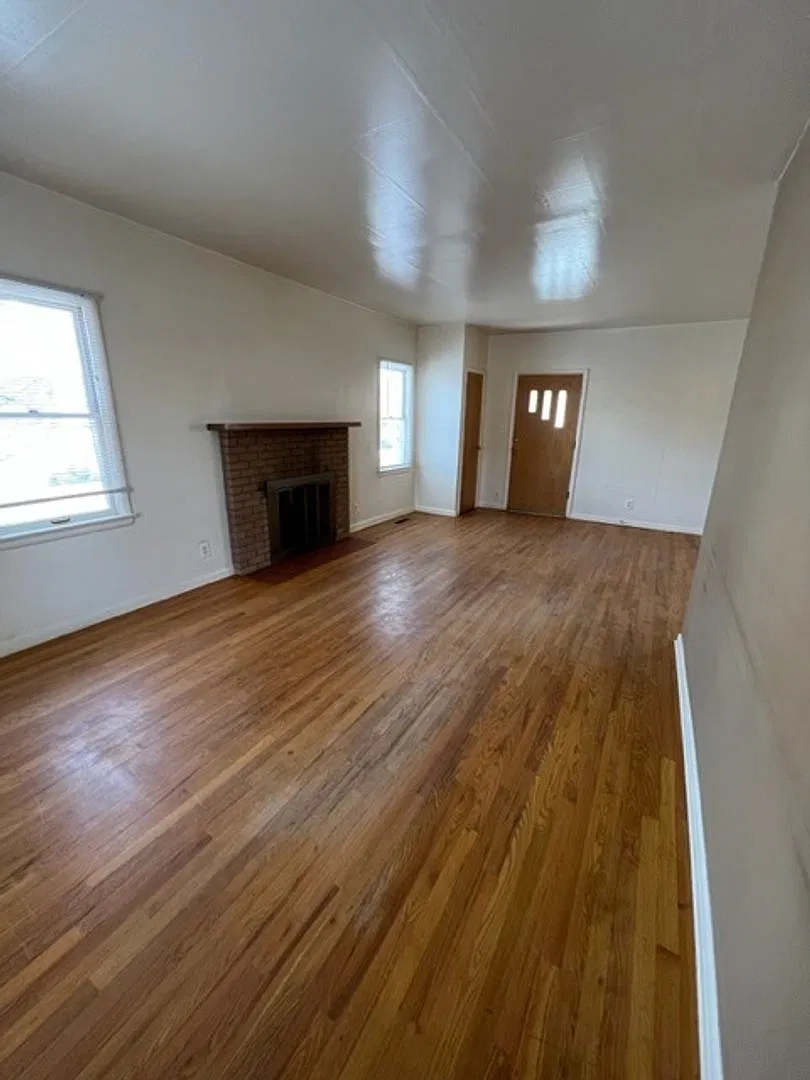 Charming Single Family Home — Photo 2