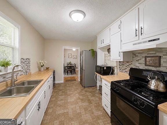 3rd image of 5300 Cedar Rock Dr