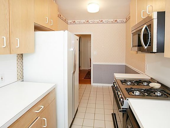 3rd image of 36 Hamilton Pl APT B3