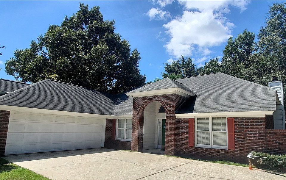 1st image of 1095 E University Dr