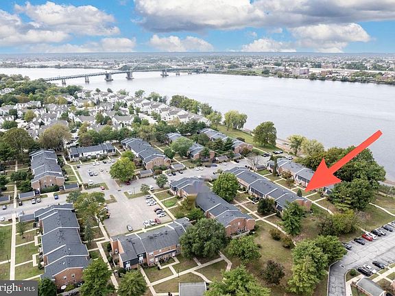 3rd image of 2068 Harbour Dr