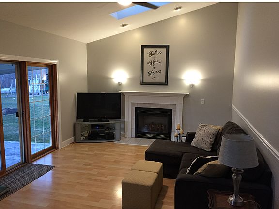 3rd image of 410 Carrollwood Dr