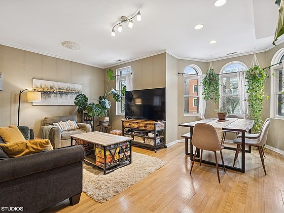 2nd image of 1058 N Paulina St #2