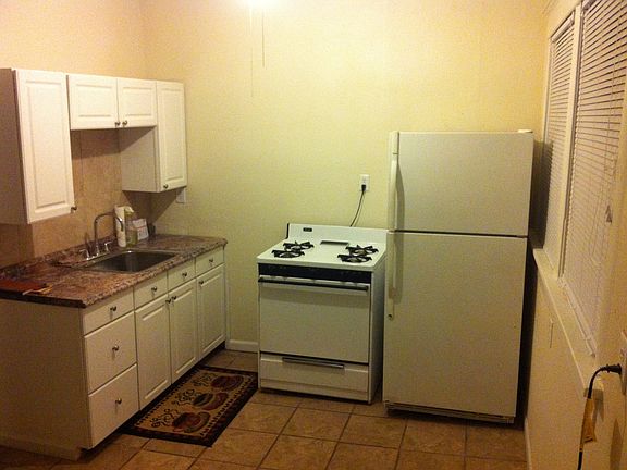 Main level washer dryer hookups