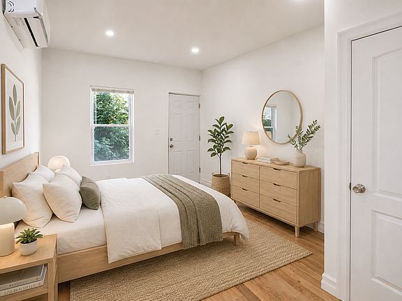 4th image of 1054 Hall Pl #1