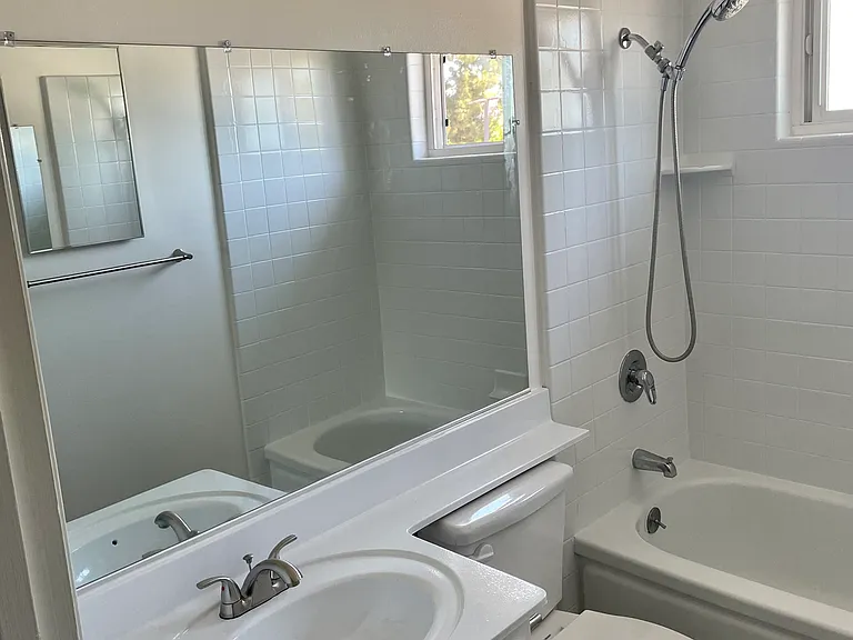 Carmel Court Apts — Photo 15