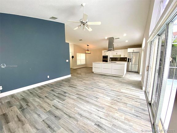 4th image of 901 Garnet Cir