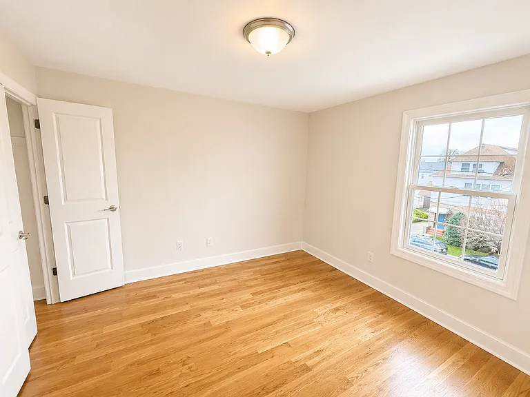 370 Semel Ave #A — Photo 11