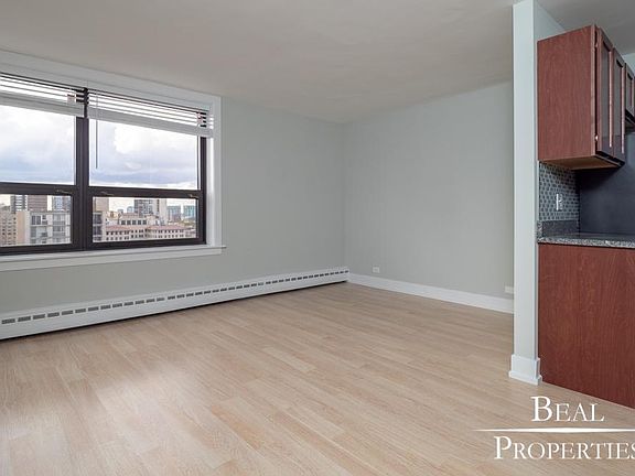5th image of 445 W Wellington Ave APT 3G
