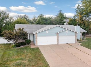 205 Hearth Stone Ct, Saint Peters, MO 63304