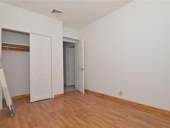 5th image of 137 28th Ave