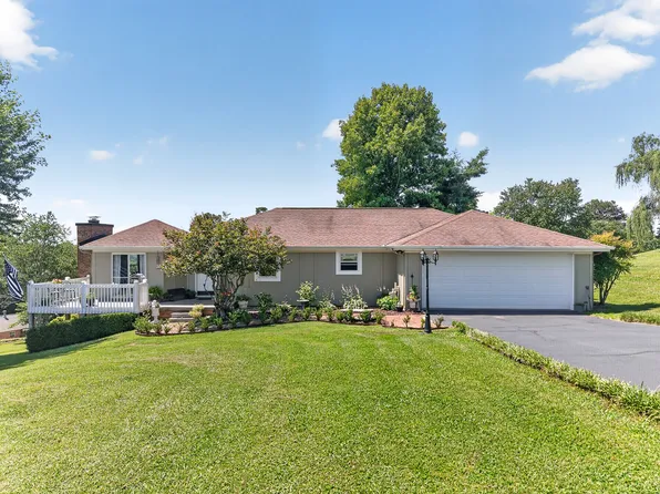 1031 Montcrest Dr, Lenoir City, TN 37771