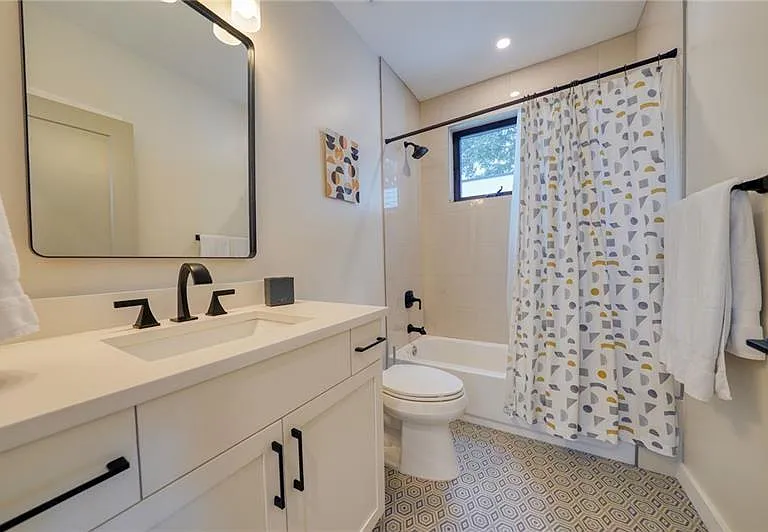 829 Barnett St NE — Photo 26