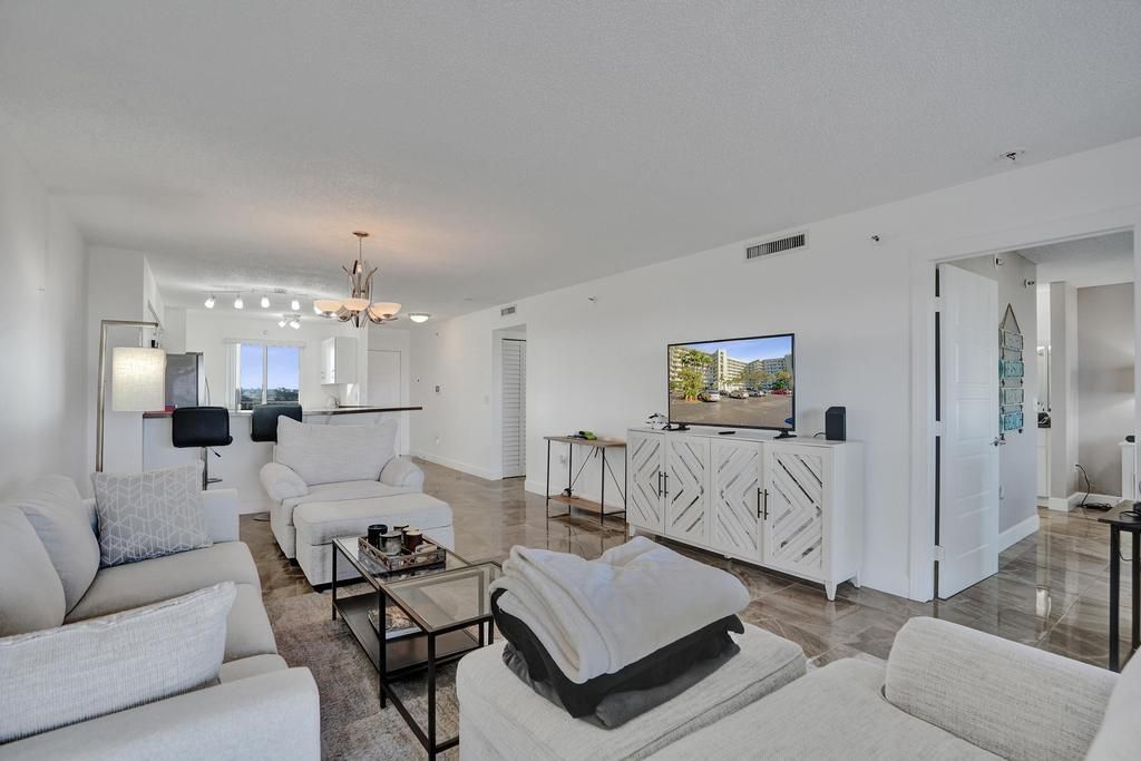 2334 S Cypress Bend Drive #907, photo 3