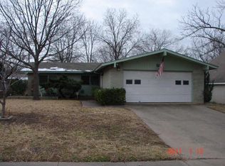 913 Greenbriar Ln, Richardson, TX 75080