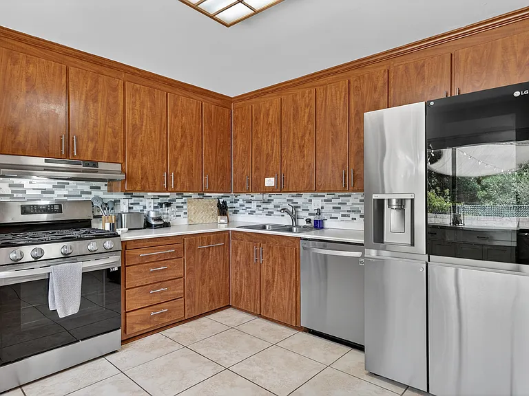 7107 Carriveau Ave NE — Photo 38