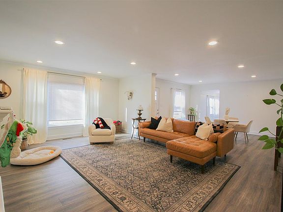 2nd image of 2213 Saint James Ct