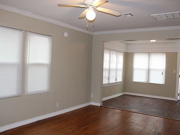 5th image of 209 W Douglas Dr
