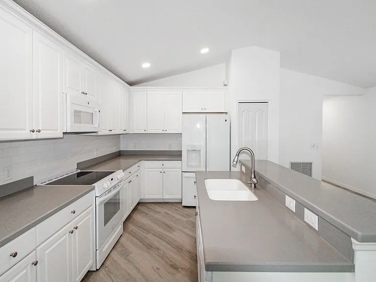 12670 Shimmering Oak Cir — Photo 5