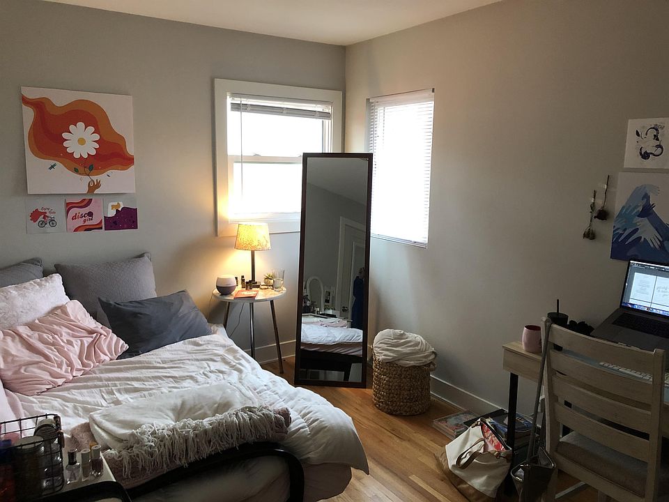 1st image of 876 23rd Ave SE