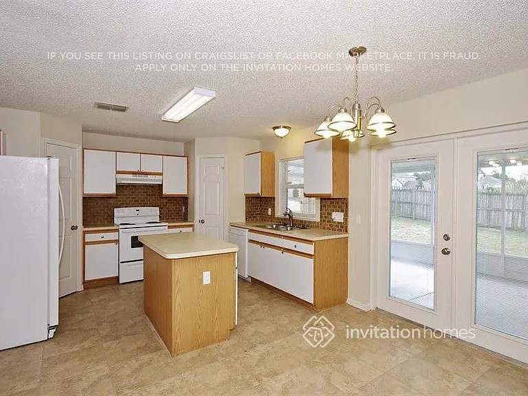 6702 Lorain St — Photo 3
