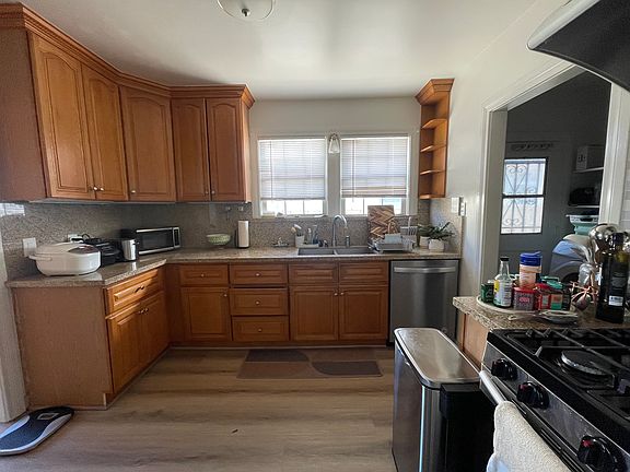 3rd image of 316 N Primrose Ave #316