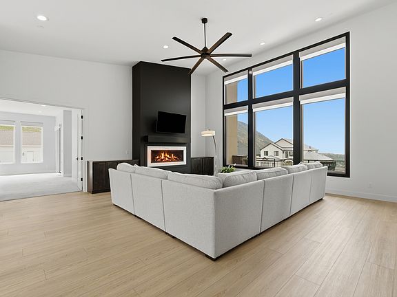 4th image of 1445 E Rodeo Dr