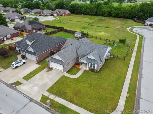 2092 S Russell St, Skiatook, OK 74070