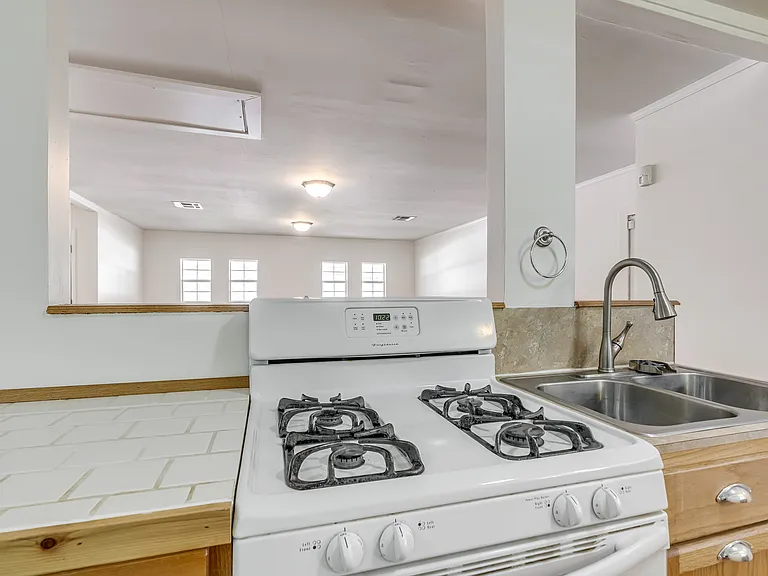 106 N Norman Ave — Photo 4