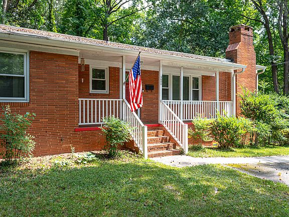 4th image of 2602 Wade Ave