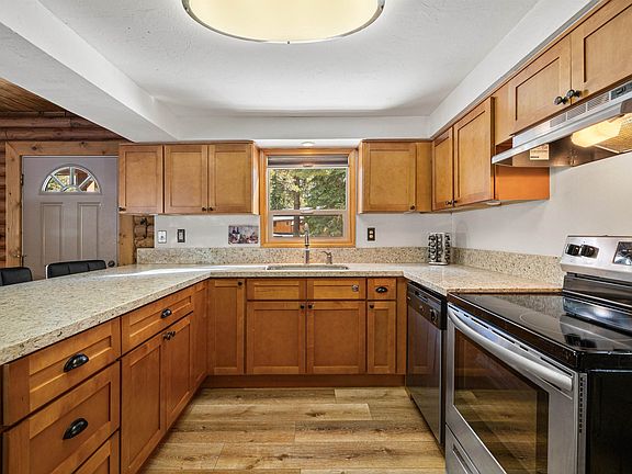 3rd image of 312 Snowflake Ave