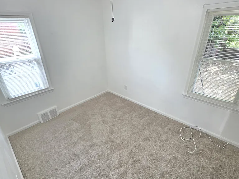 19361 Shaftsbury Rd — Photo 20